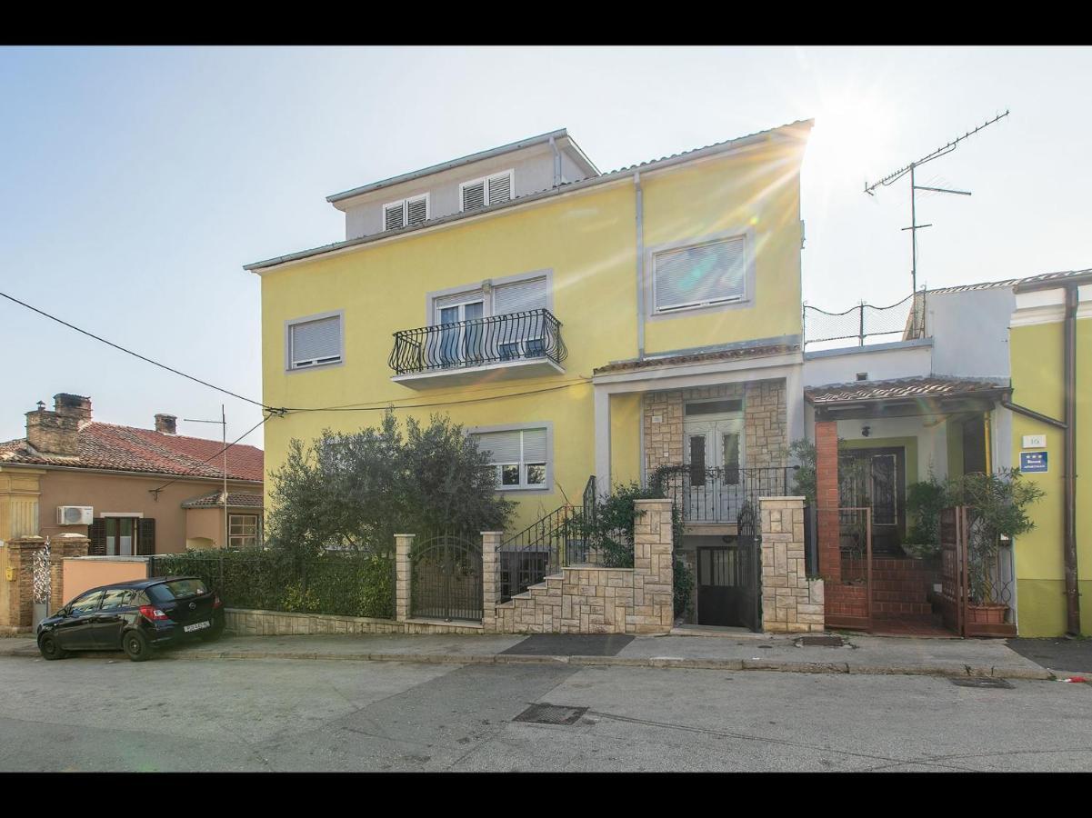 Polias Small Studio Πούλα Εξωτερικό φωτογραφία